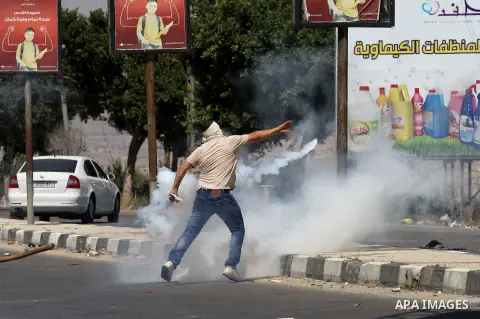 Palestinian activists from the Popular Front of the Liberation of Palestine (PFLP) demonstrate at the Hawara checkpoint near the West Bank city of Nablus on July 29, 2016, against the detention of Bilal Kayed, a fellow P...