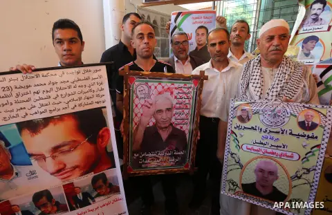 Palestinians take part in a protest demanding release the prisoners in Israeli jails, in front of Red cross office, in Gaza city on Aug. 1, 2016. Photo by Mohammed Asad