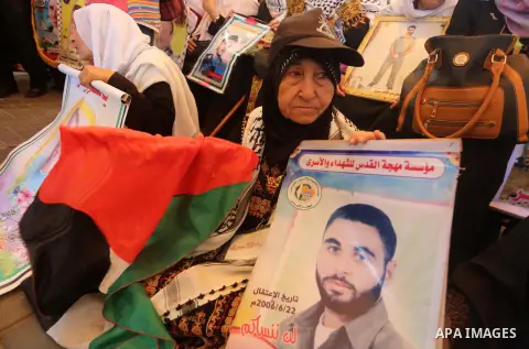 Palestinians take part in a protest demanding release the prisoners in Israeli jails, in front of Red cross office, in Gaza city on Aug. 1, 2016. Photo by Mohammed Asad