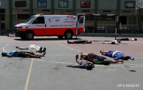 Palestinian rescue workers take part in an emergency simulation exercise in the border city of Rafah, in the southern Gaza Strip, on August 1, 2016. Photo by Abed Rahim Khatib
