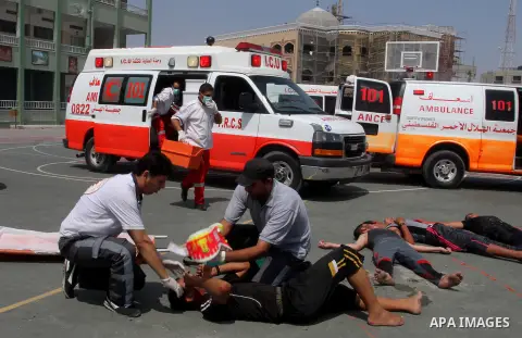 Palestinian rescue workers take part in an emergency simulation exercise in the border city of Rafah, in the southern Gaza Strip, on August 1, 2016. Photo by Abed Rahim Khatib