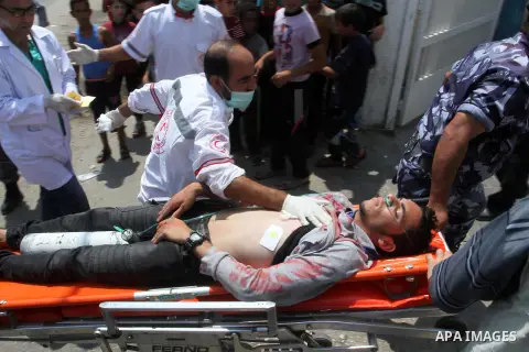 Palestinian rescue workers take part in an emergency simulation exercise in the border city of Rafah, in the southern Gaza Strip, on August 1, 2016. Photo by Abed Rahim Khatib