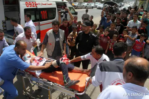 Palestinian rescue workers take part in an emergency simulation exercise in the border city of Rafah, in the southern Gaza Strip, on August 1, 2016. Photo by Abed Rahim Khatib