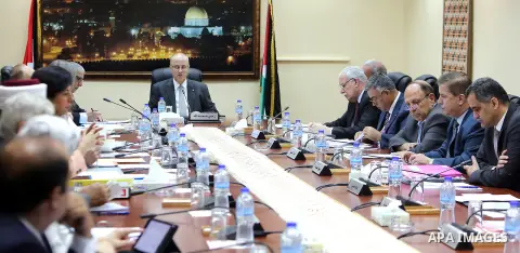 Palestinian Prime Minister Rami hamadallah heads the Palestinian cabinet meeting in the West Bank city of Ramallah on Aug. 2,2016. Photo by Prime Minister Office