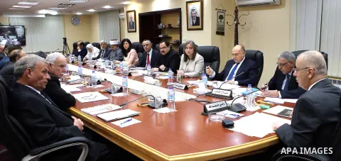 Palestinian Prime Minister Rami hamadallah heads the Palestinian cabinet meeting in the West Bank city of Ramallah on Aug. 2,2016. Photo by Prime Minister Office