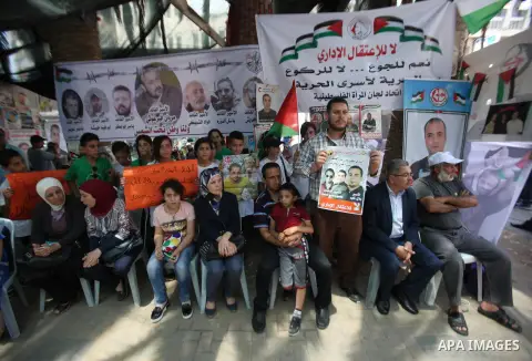 Palestinians take part in a protest demanding for the release of Bilal Kayed a Palestinian prisoner on hunger strike, in the West Bank city of Nablus, on Aug. 03, 2016. Photo by Nedal Eshtayah