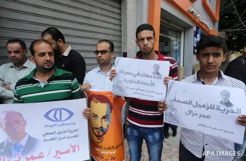 Palestinian journalists take part during a protest calling for the release of Palestinian journalist Omar Nazal who is on hunger strike in Gaza city on Aug. 04, 2016. Photo by Mohammed Asad