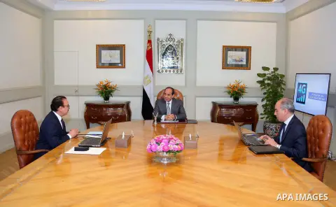 Egyptian President Abdel Fattah al-Sisi meets with Yaseer Qadhi, Minister of Communications and Information Technology, in Cairo, Egypt, on Aug. 08, 2016. Photo by Egyptian President Office