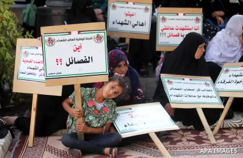 Palestinian families of martyrs take part a protest to demand their rights and salaries, in Gaza city, on August 9, 2016. Photo by Ashraf Amra