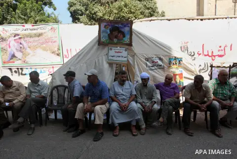 Palestinian families of martyrs take part a protest to demand their rights and salaries, in Gaza city, on August 9, 2016. Photo by Ashraf Amra