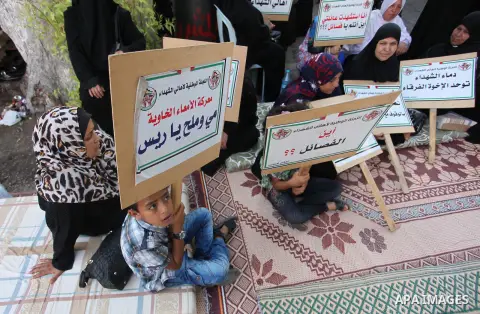 Palestinian families of martyrs take part a protest to demand their rights and salaries, in Gaza city, on August 9, 2016. Photo by Ashraf Amra