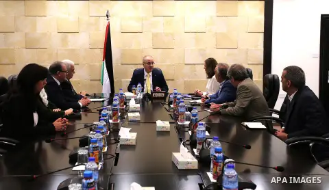Palestinian Prime Minister, Rami Hamadallah,meets with ILO expert in social security Ursula Kolekih, in the West Bank city of Ramallah, on Aug 9, 2016. Photo by Prime Minister Office