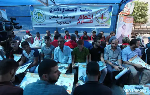 Palestinians take part in a protest demanding for the release prisoners on hunger strike in Israeli jails, in front of Red cross office, in Gaza city on Aug. 11, 2016. Photo by Ashraf Amra