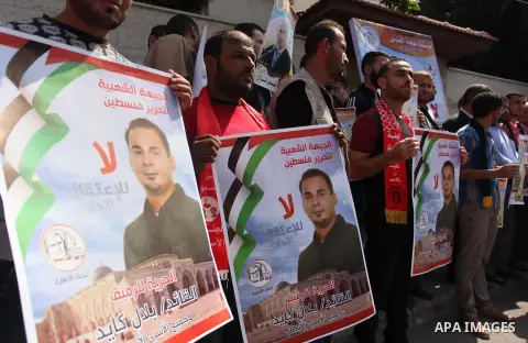 Palestinians take part in a protest demanding for the release prisoners on hunger strike in Israeli jails, in front of Red cross office, in Gaza city on Aug. 11, 2016. Photo by Ashraf Amra