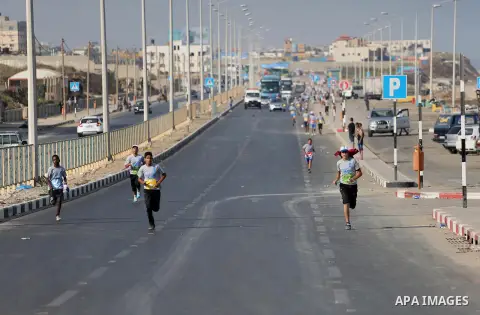 Palestinian youths take part in a marathon to mark the International Youth Day, in Gaza city, on Aug. 12, 2016. Photo by Mohammed Asad