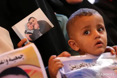 Palestinians take part in a protest demanding release the prisoners in Israeli jails, in front of Red cross office, in Gaza city on August 15, 2016. Photo by Mohammed Asad