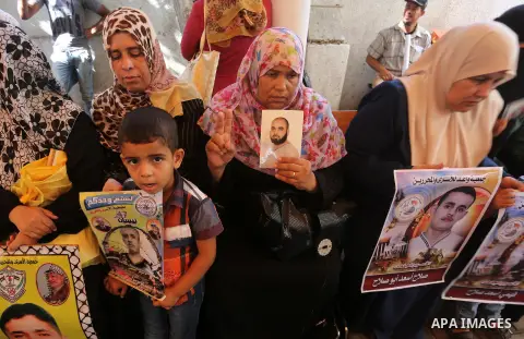 Palestinians take part in a protest demanding release the prisoners in Israeli jails, in front of Red cross office, in Gaza city on August 15, 2016. Photo by Mohammed Asad
