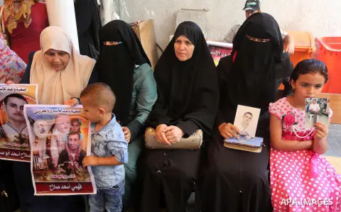 Palestinians take part in a protest demanding release the prisoners in Israeli jails, in front of Red cross office, in Gaza city on August 15, 2016. Photo by Mohammed Asad
