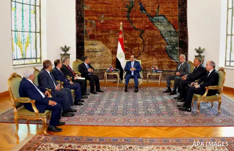 Egyptian President Abdel Fattah al-Sisi meets with Yemen's Prime Minister Ahmed bin Dagher, in Cairo, Egypt, on Aug. 15, 2016. Photo by Egyptian President Office