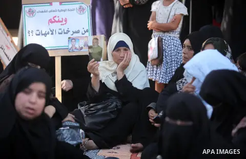 Palestinian families of martyrs take part a protest to demand their rights and salaries, in Gaza city, on August 16, 2016. Photo by Ashraf Amra