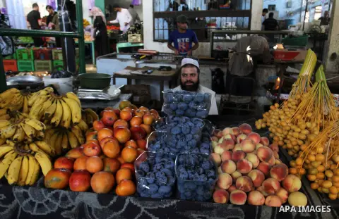 Palestinians shop at a market in Rafah in the southern Gaza strip, on August 16, 2016. Photo by Abed Rahim Khatib