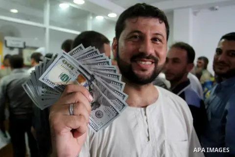 Employees of former Palestinian government in Gaza Strip wait to receive their salaries at a Post Office in Rafah in the southern Gaza strip on August 17, 2016. The Emir of Qatar, Sheikh Tamim bin Hamad al-Thani, has ord...