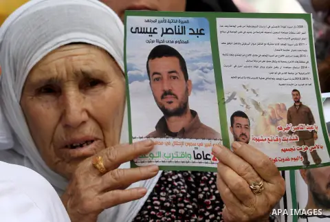 Palestinians take part in a protest demanding release the prisoners in Israeli jails, in the West Bank city of Nablus on August 18, 2016. Photo by Nedal Eshtayah