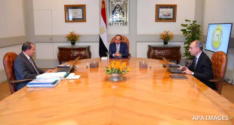 Egyptian President Abdel Fattah al-Sisi meets with Minister of Agriculture, in Cairo, Egypt, on Aug. 20, 2016. Photo by Egyptian President Office