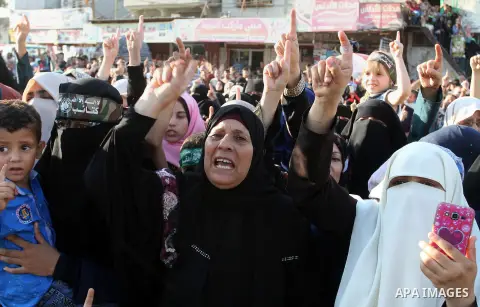 Palestinians supporting Hamas chant slogans during an anti-Israel military parade staged by members of al-Qassam Brigades, the armed wing of the Hamas movement, in Rafah in the southern Gaza Strip August 21, 2016. Photo...