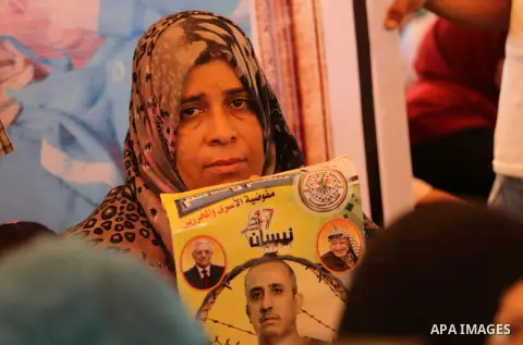 Palestinians take part in a protest demanding release the prisoners in Israeli jails, in front of Red cross office in Gaza city, on August 22, 2016. Photo by Mohammed Asad