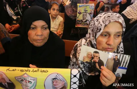 Palestinians take part in a protest demanding release the prisoners in Israeli jails, in front of Red cross office in Gaza city, on August 22, 2016. Photo by Mohammed Asad
