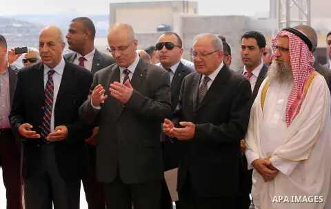 Palestinian Prime Minister, Rami Hamadallah, Inaugurates first phase of the countryside villas, in the West Bank city of Ramallh, on Aug 22, 2016. Photo by Prime Minister Office