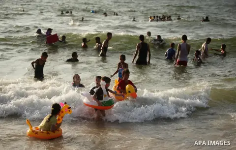 Palestinian children enjoy a day at the beach in Deir Al Balah in the center of Gaza strip at the last Friday of summer holiday, on Aug. 26, 2016. Photo by Ashraf Amra