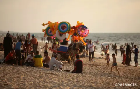 Palestinian children enjoy a day at the beach in Deir Al Balah in the center of Gaza strip at the last Friday of summer holiday, on Aug. 26, 2016. Photo by Ashraf Amra
