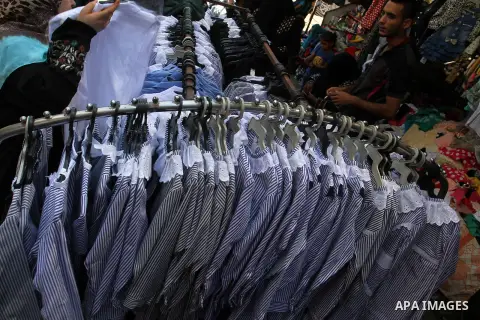Palestinians shop during preparation for the new school year at a market in Rafah in the southern Gaza strip on August 27, 2016. Photo by Abed Rahim Khatib