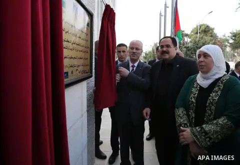 Palestinian Prime Minister, Rami Hamadallah, Open the new building of the Ministry of Education, in the West Bank city of Ramallh, on Aug 28, 2016. Photo by Prime Minister Office