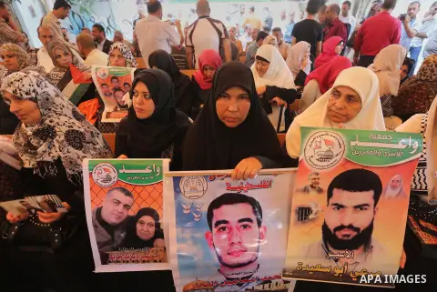 Palestinians take part in a protest demanding release the prisoners in Israeli jails, in front of Red cross office in Gaza city, on August 29, 2016. Photo by Mohammed Asad