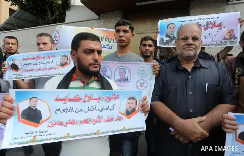Palestinians take part in a protest demanding release the prisoners in Israeli jails, in front of Red cross office in Gaza city, on August 29, 2016. Photo by Mohammed Asad