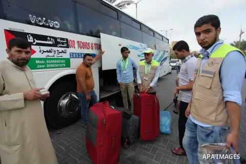 Palestinians wait to leave Gaza for the annual Hajj pilgrimage in Mecca, in Gaza City August 30, 2016. Photo by Ashraf Amra