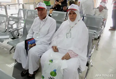 Palestinian Muslim pilgrims wait at the Rafah border crossing between Egypt and the southern Gaza Strip, on August 31, 2016 ahead of their departure to the annual Hajj pilgrimage in Saudi Arabia's holy city of Mecca. Pho...