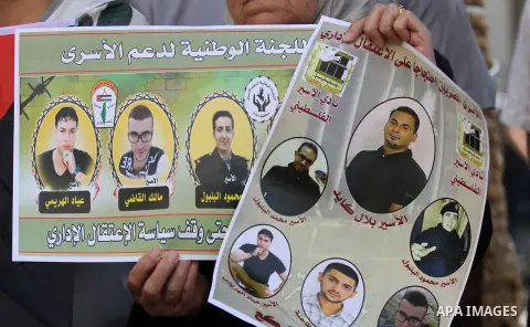 Palestinians take part in a protest demanding for the release of Palestinian prisoners held in Israeli jails, in the West Bank city of Nablus, on September 1, 2016. Photo by Nedal Eshtayah