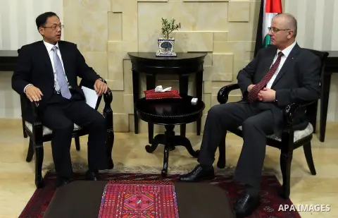 Palestinian Prime Minister Rami Hamdallah meets with Chinese Ambassador to Palestine Chen Xingzhong, in the West Bank city of Ramallah, on Sep. 04, 2016. Photo by Prime Minister Office