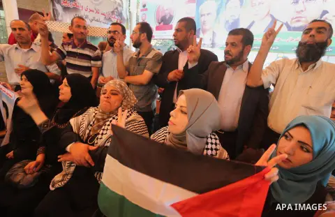 Palestinians take part in a protest demanding release the prisoners in Israeli jails, in front of Red cross office in Gaza city, on Sept. 05, 2016. Photo by Mohammed Asad