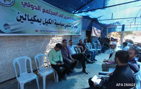 Palestinian supporters of Islamic Jihad take part in a protest to show solidarity with Palestinian prisoners on hunger strike in Israeli Jails, in Gaza City, on Sept. 18, 2016. Photo by Ashraf Amra