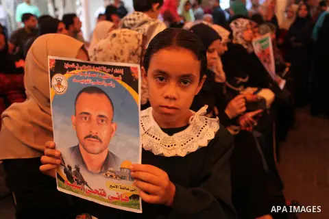 Palestinians take part in a protest demanding release the Palestinian prisoners in Israeli jails, in front of Red cross office in Gaza city, on Sept. 19, 2016. Photo by Ashraf Amra