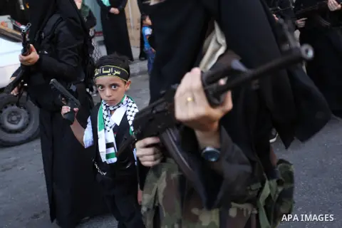 Palestinian women from the Islamic Jihad Movement flash their weapons during a demonstration marking the first anniversary of the so-called Al-Quds uprising in Gaza city, on October 2, 2016. Photo by Ashraf Amra