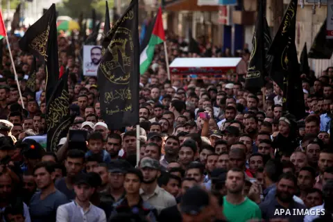 Palestinian supporters of the Islamic Jihad Movement take part in a demonstration marking the first anniversary of the so-called Al-Quds uprising in Gaza city, on October 2, 2016. Photo by Ashraf Amra