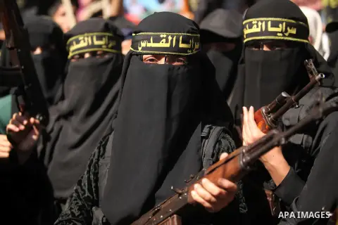 Palestinian women from the Islamic Jihad Movement flash their weapons during a demonstration marking the first anniversary of the so-called Al-Quds uprising in Gaza city, on October 2, 2016. Photo by Ashraf Amra