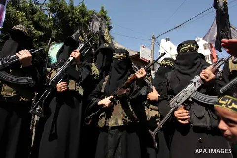 Palestinian women from the Islamic Jihad Movement flash their weapons during a demonstration marking the first anniversary of the so-called Al-Quds uprising in Gaza city, on October 2, 2016. Photo by Ashraf Amra