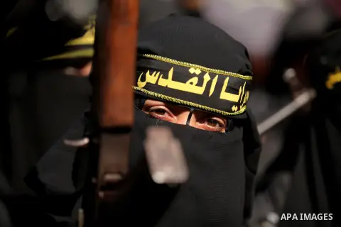 Palestinian women from the Islamic Jihad Movement flash their weapons during a demonstration marking the first anniversary of the so-called Al-Quds uprising in Gaza city, on October 2, 2016. Photo by Ashraf Amra
